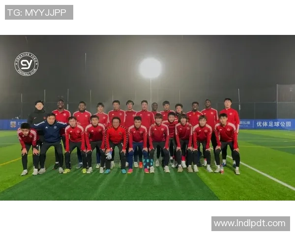 上海今晚足球比赛激情四溢球迷齐聚为主队呐喊助威